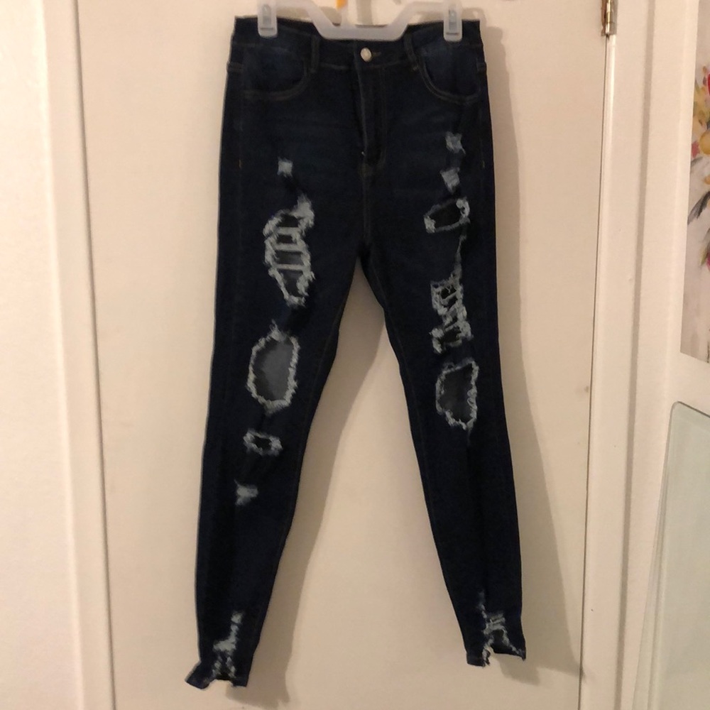 SHEIN RIPPED SKINNY JEANS WITH STRETCH. Size Large about a 31-34 inch W BNEW